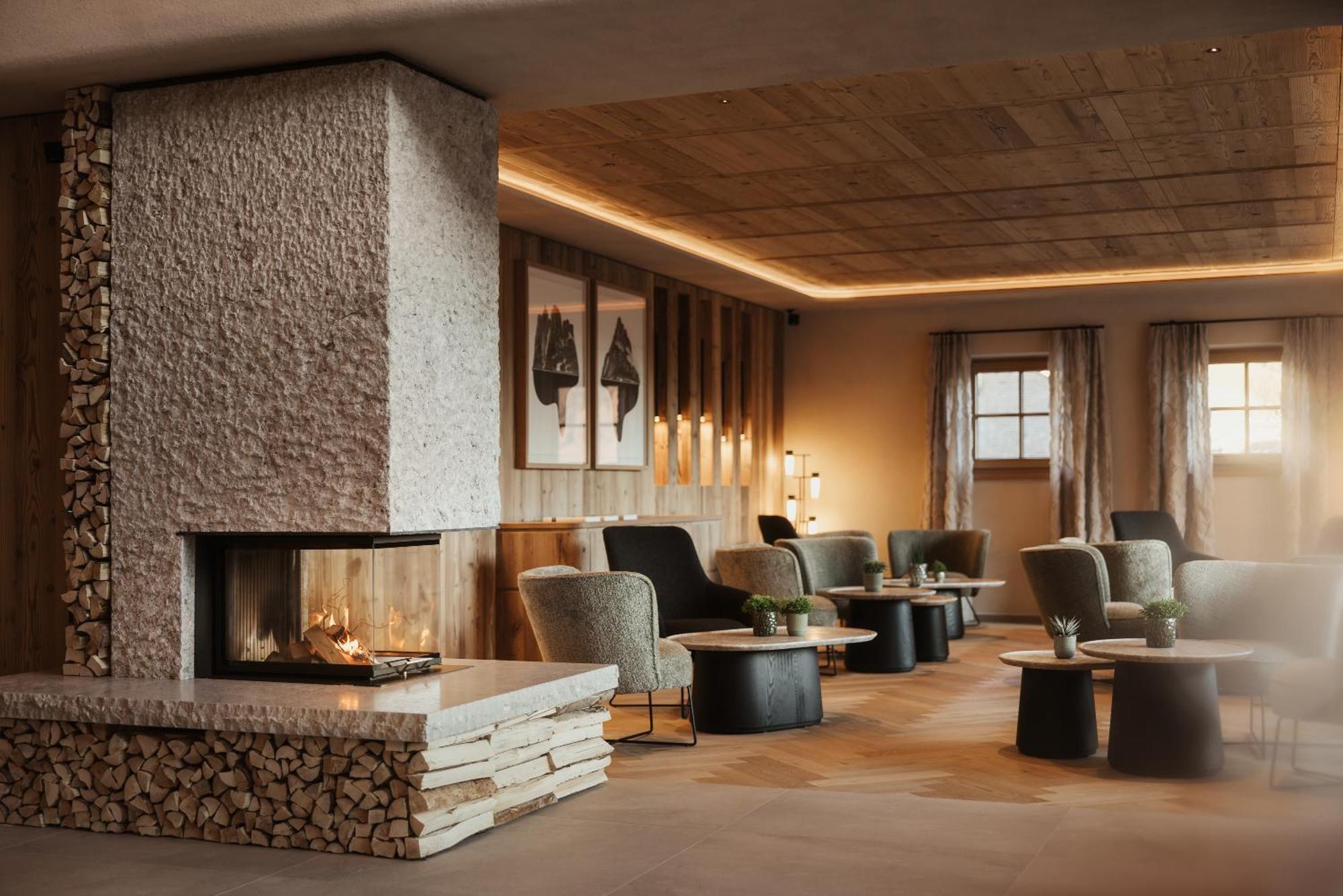 Hotel Recort Colfosco Eksteriør bilde